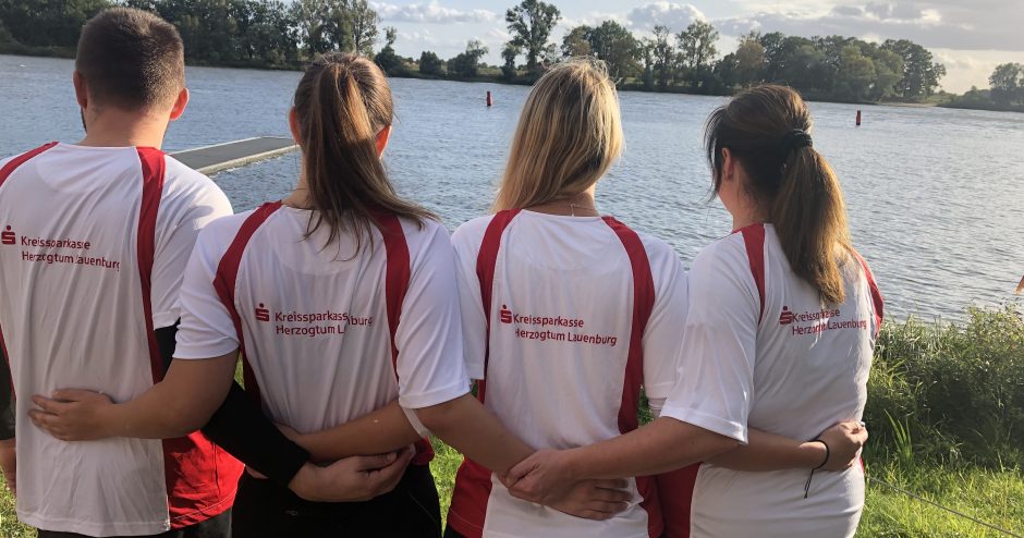 Team der Kreissparkasse rudert bei Regatta in Lauenburg