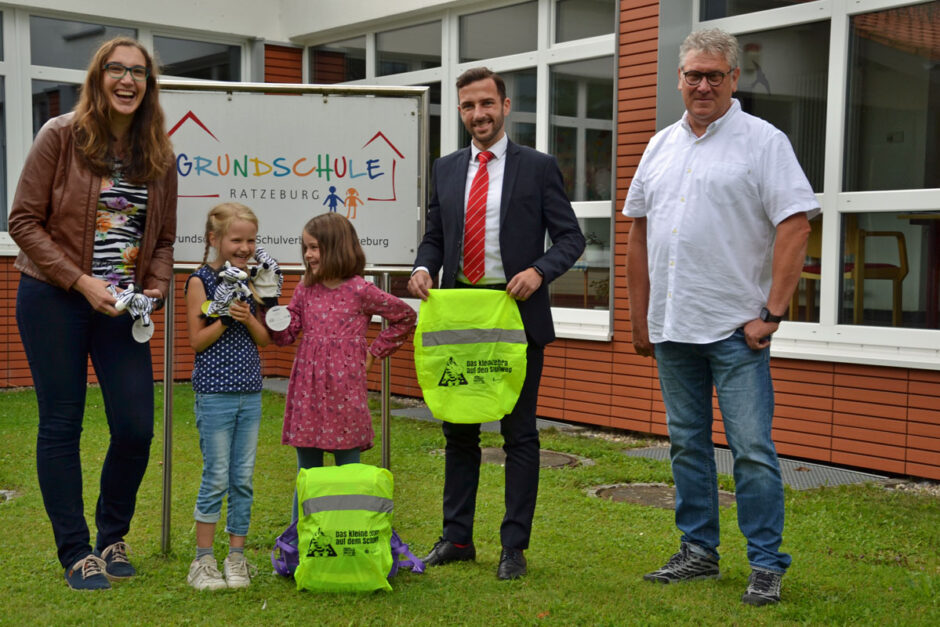 Einschulung mit dem „kleinen Zebra“ – Erstklässler erhalten Materialien zur Verkehrserziehung