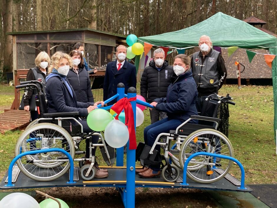 Zum Don-Bosco-Tag zaubert Rollstuhlwippe Lächeln ins Gesicht