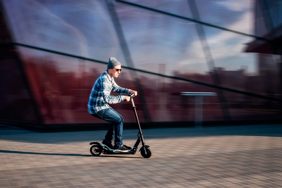 Mit dem E-Scooter durch die Stadt flitzen